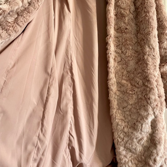 Cabi CONTESSA COAT  XL Pink Faux  Fur Coat  Limited Edition. EUC - Picture 8 of 13